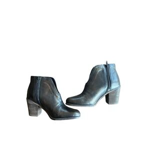 Diba True Look Down Black Leather V-Cut Ankle Boots Block Heel Womens 6.5M